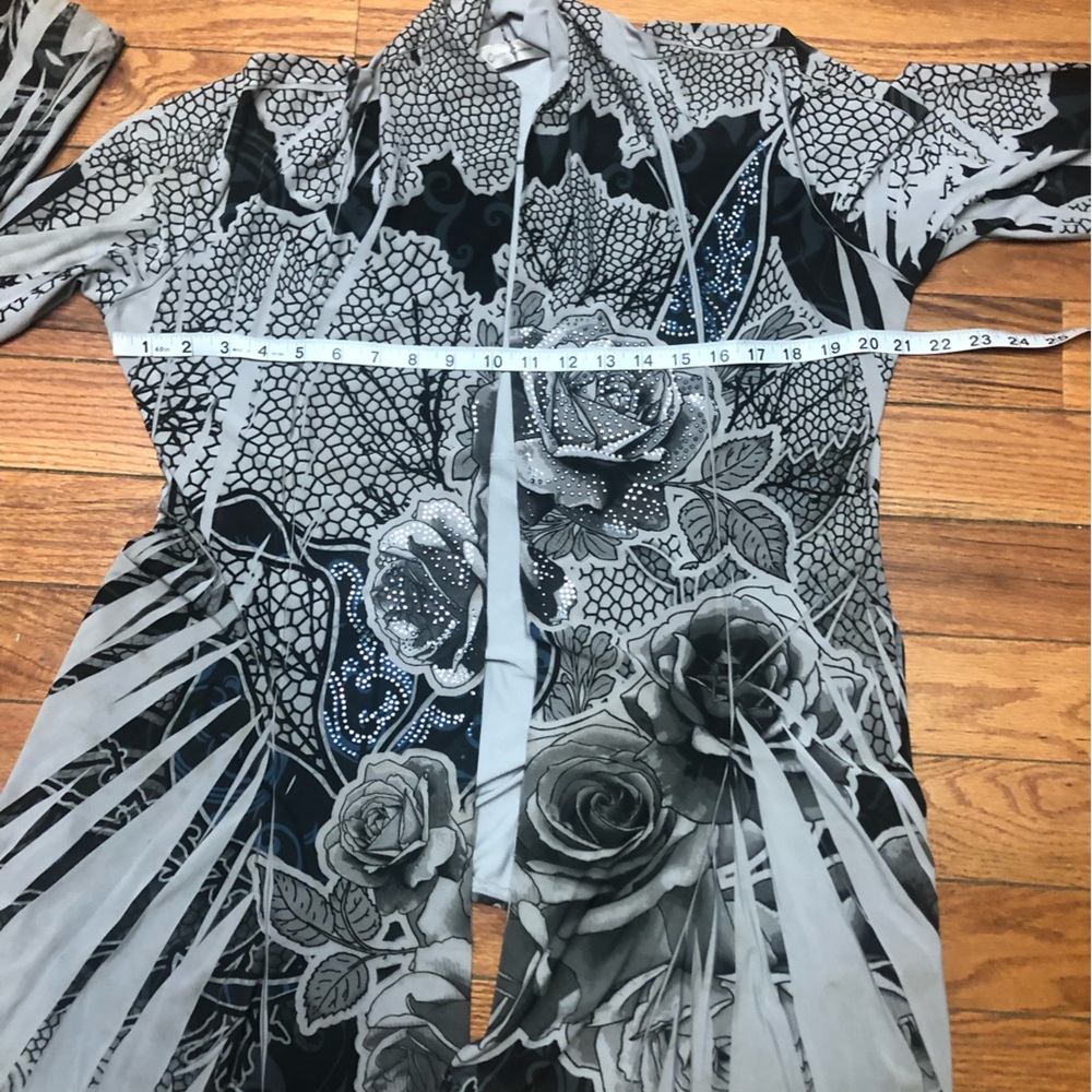 Gorgeous gray and black cardigan size large - Picture 8 of 8